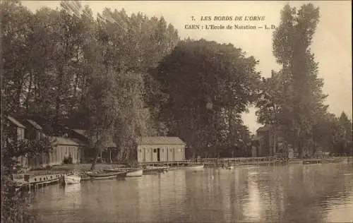 Ak Caen Calvados, l' École de Natation, Uferpartie, Boote