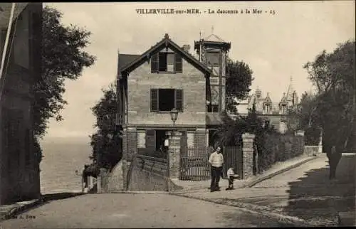 Ak Villerville sur Mer Calvados, la Descente à la Mer, Weg zum Strand, Ortspartie