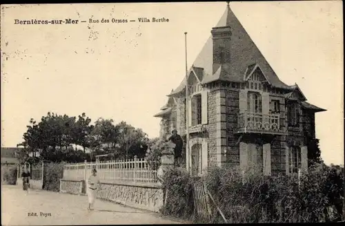 Ak Bernières sur Mer Calvados, La Rue des Ormes, Villa Berthe
