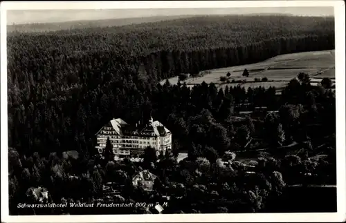 Ak Freudenstadt im Nordschwarzwald, Schwarzwaldhotel Waldlust, Fliegeraufnahme