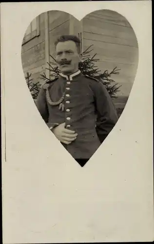 Foto Ak Deutscher Soldat in Uniform, Portrait, Schützenschnur, I WK