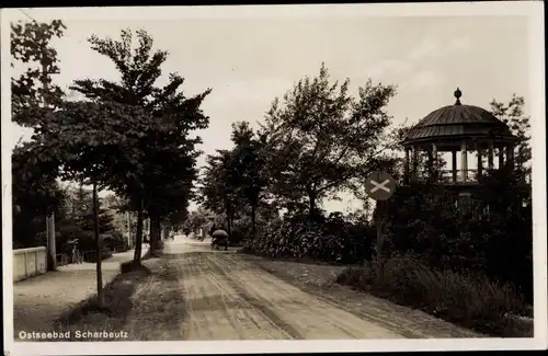 Ak Scharbeutz in Ostholstein, Straßenpartie, Pavillon