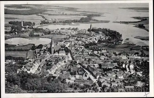 Ak Röbel an der Müritz, Fliegeraufnahme von Ort und Müritzsee