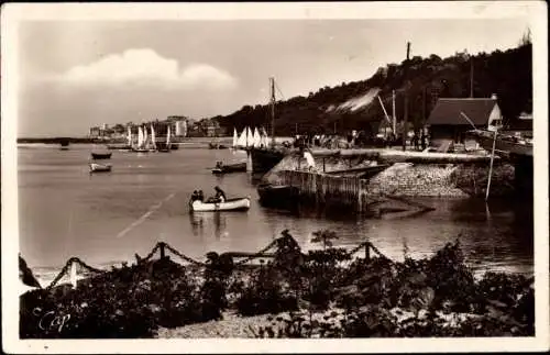 Ak Dives sur Mer Calvados, Le Port, Vue vers Houlgate