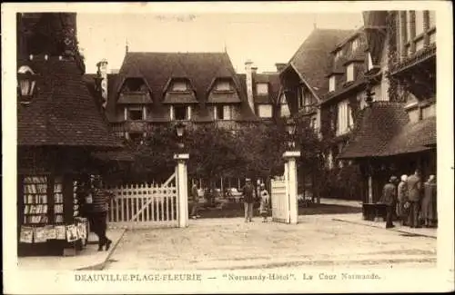 Ak Deauville La Plage Fleurie Calvados, Normandy Hotel, Cour Normande