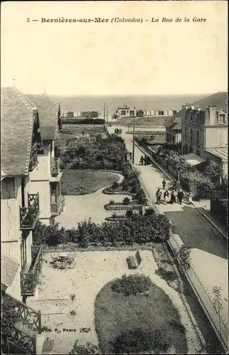 Ak Bernieres sur Mer Calvados, La Rue de la Gare