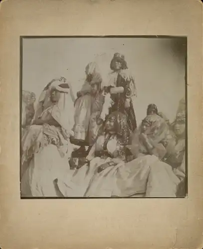 Foto um 1900, Arabische Frauen in traditionellem Gewand, Kopfschmuck