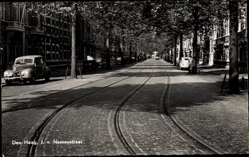 Ak Den Haag Südholland Niederlande, J. v. Nassaustraat, Tramschienen, Automobile