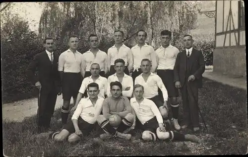 Foto Ak Fellbach in Württemberg, Gruppenportrait Fußballmannschaft, Ausflug Stuttgart Fellbach 1922