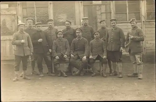 Foto Ak Deutsche Soldaten in Uniformen, Gruppenaufnahme