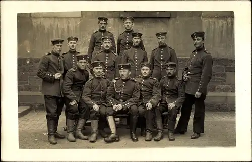 Foto Ak Deutsche Soldaten in Uniformen, Gruppenaufnahme, Schützenschnur