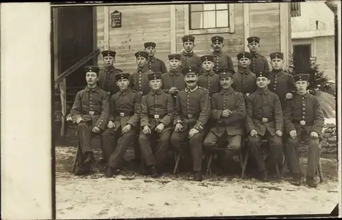 Foto Ak Deutsche Soldaten in Uniformen, Gruppenaufnahme