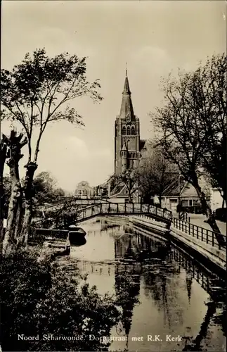 Ak Noord Scharwoude Langedijk Nordholland Niederlande, Dorpsstraat met R. K. Kerk