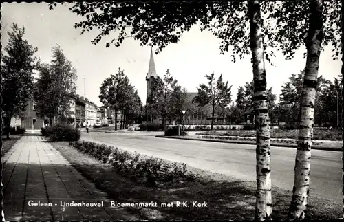 Ak Lindenheuvel Geleen Limburg Niederlande, Bloemenmarkt met R. K. Kerk