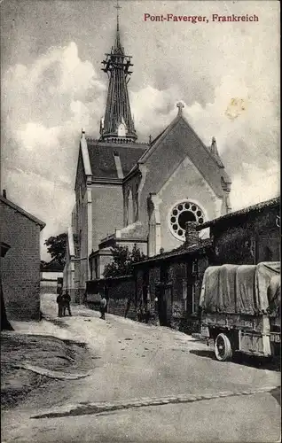 Ak Pontfaverger Moronvilliers Marne, Straßenpartie, Kirche