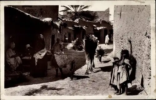 Foto Ak Scenes et Types, Une rue de village arabe, Kamel, Maghreb