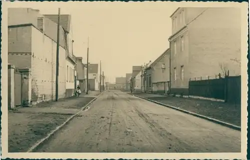 Foto Ak Piesteritz Lutherstadt Wittenberg, Straßenbau, Fertige Straße