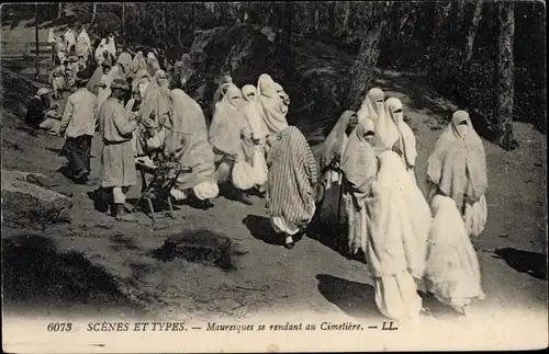 Ak Scenes et Types, Mauresques se rendant au Cimetiere, verschleierte Frauen, Maghreb