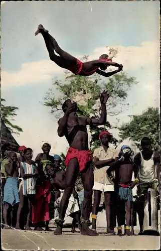 Ak L'Afrique en Couleurs, Jeune Danseur Acrobatique, afrikanische Tänzer