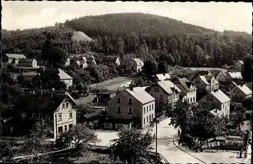 Ak Demitz Thumitz, Blick auf den Ort mit dem Klosterberg, Wohnhäuser