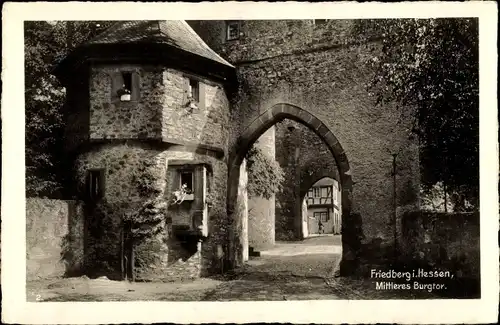 Ak Friedberg in Hessen, Mittleres Burgtor, Blick auf Fachwerkhaus