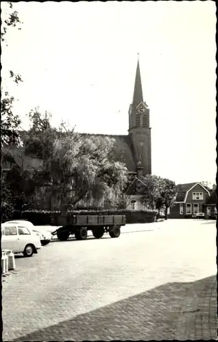 Ak Ilpendam Waterland Nordholland Niederlande, Herv. Kerk op het Kerkplein