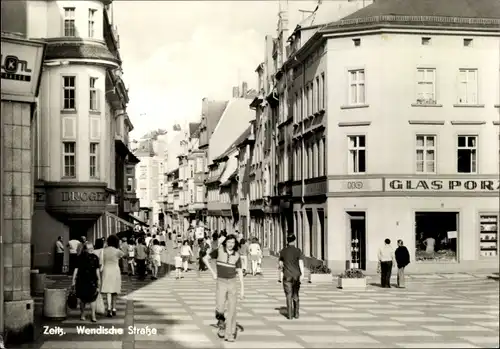 Ak Zeitz im Burgenlandkreis, Wendische Straße, Geschäft, Passanten