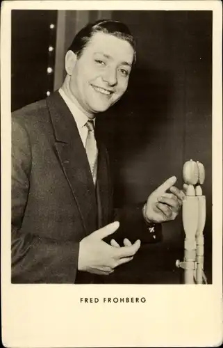 Ak Musiker und Sänger Fred Frohberg, Portrait, Mikrofon