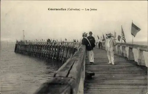 Ak Courseulles sur Mer Calvados, les jetées, Seebrücke