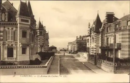 Ak Cabourg Calvados, L' Avenue du Casino