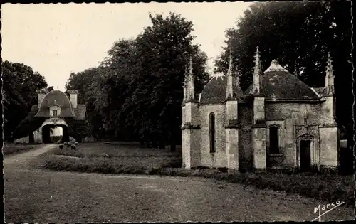 Ak La Cambe Calvados, Chapelle et porte du Château de Jucoville