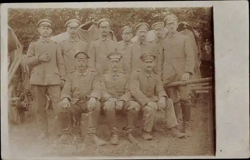 Foto Ak Deutsche Soldaten in Uniformen, Gruppenaufnahme, I WK