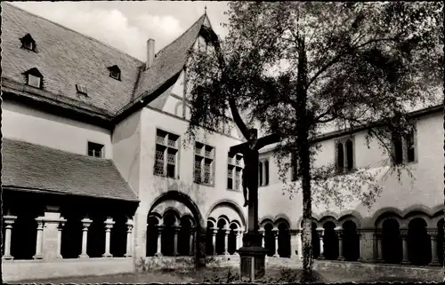 Ak Aschaffenburg in Unterfranken, Kreuzgang der Stiftskirche und Stiftskapitelhaus