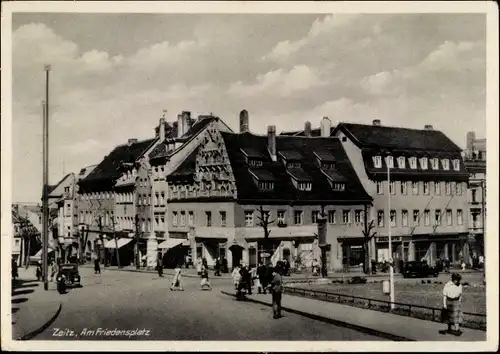 Ak Zeitz im Burgenlandkreis, Am Friedensplatz, Passanten