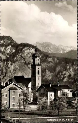 Ak Kiefersfelden Oberbayern, Teilansicht mit Kaiser, Kirchturm