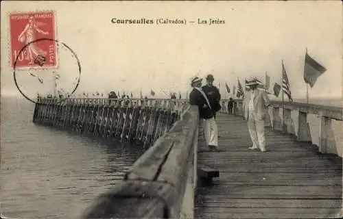 Ak Courseulles sur Mer Calvados, les jetées, Seebrücke