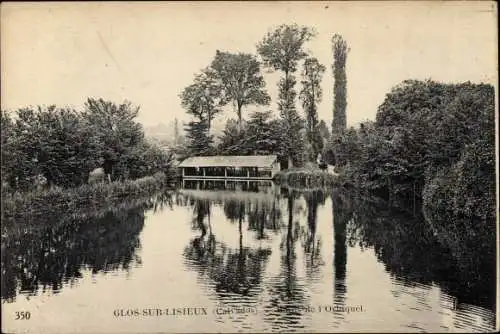 Ak Glos sur Lisieux Calvados, Wasserpartie, Bäume, Haus am Wasser