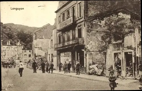 Ak Longuyon Meurthe et Moselle, Straßenpartie, Kriegszerstörungen
