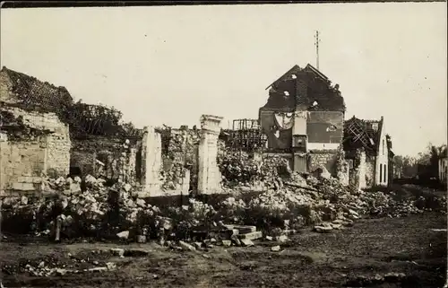 Foto Ak Saint Laurent Pas de Calais, Hauptstraße, Ruine, Zerstörungen, Kriegszerstörung 1. WK