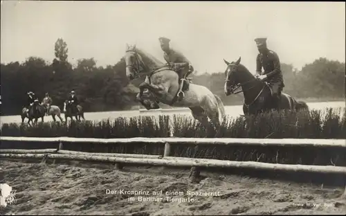 Ak Berlin Tiergarten, Kronprinz Wilhelm von Preußen bei Spazierritt, Sprung über ein Hindernis