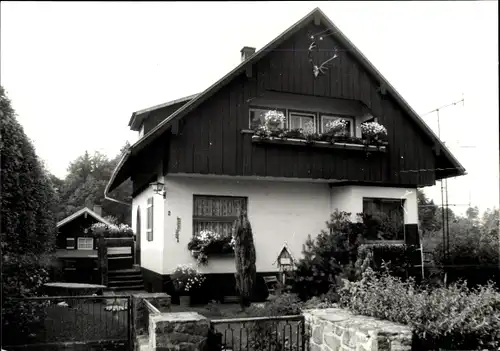 Foto Ak Tambach Dietharz im Thüringer Wald, Wohnhaus mit Garten, E. v. Brazawski, Spitterlaite 2