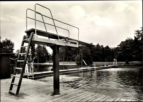 Ak Steinhagen in Westfalen, Sprungturm und Badegäste im Freibad