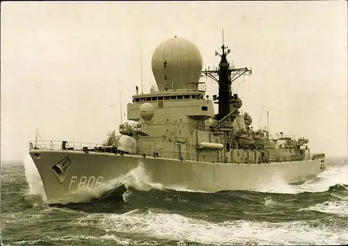 Ak Niederländisches Kriegsschiff, De Ruyter, F 806, Geleidewapenfregat