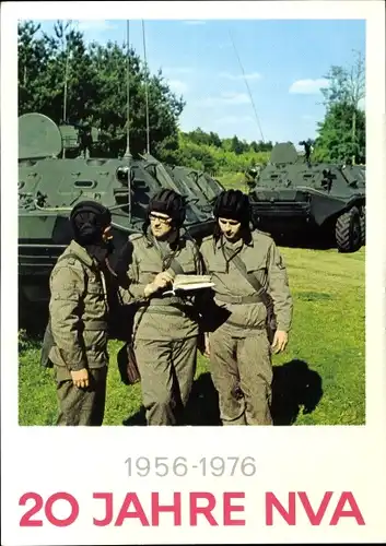 Ak 20 Jahre NVA 1976, DDR, Panzer, Soldaten in Uniformen