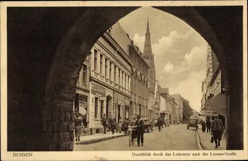 Ak Demmin in Vorpommern, Durchblick durch das Luisentor nach der Luisenstraße, Restaurant