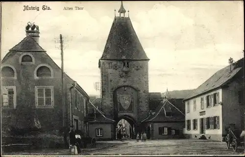 Ak Mutzig Elsass Bas Rhin, Altes Tor, Straßenpartie