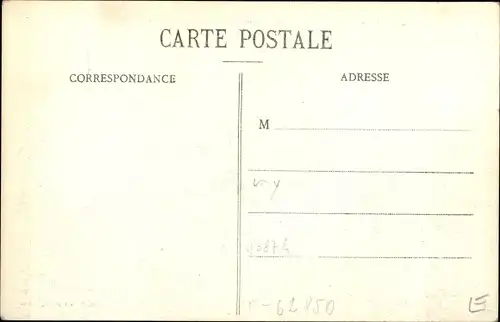 Ak Licques Pas de Calais, La Rue du Bourg, vue prise de la Place d'En Bas