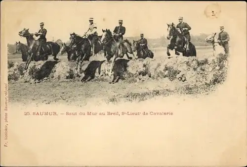 Ak Saumur Maine et Loire, Saut du Mur au Breil, Cavalerie, französische Soldaten