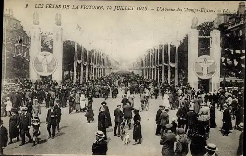 Ak Paris VIII., Les Fetes de la Victoire, 14 Juillet 1919, l'Avenue des Champs Elysees, Siegesparade