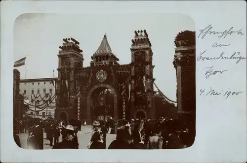 Foto Ak Potsdam in Brandenburg, Brandenburger Tor, Festschmuck